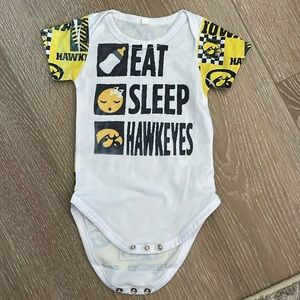 Iowa Hawkeyes onesie.. Cheer on Caitlin Clark!! 6-9 months
